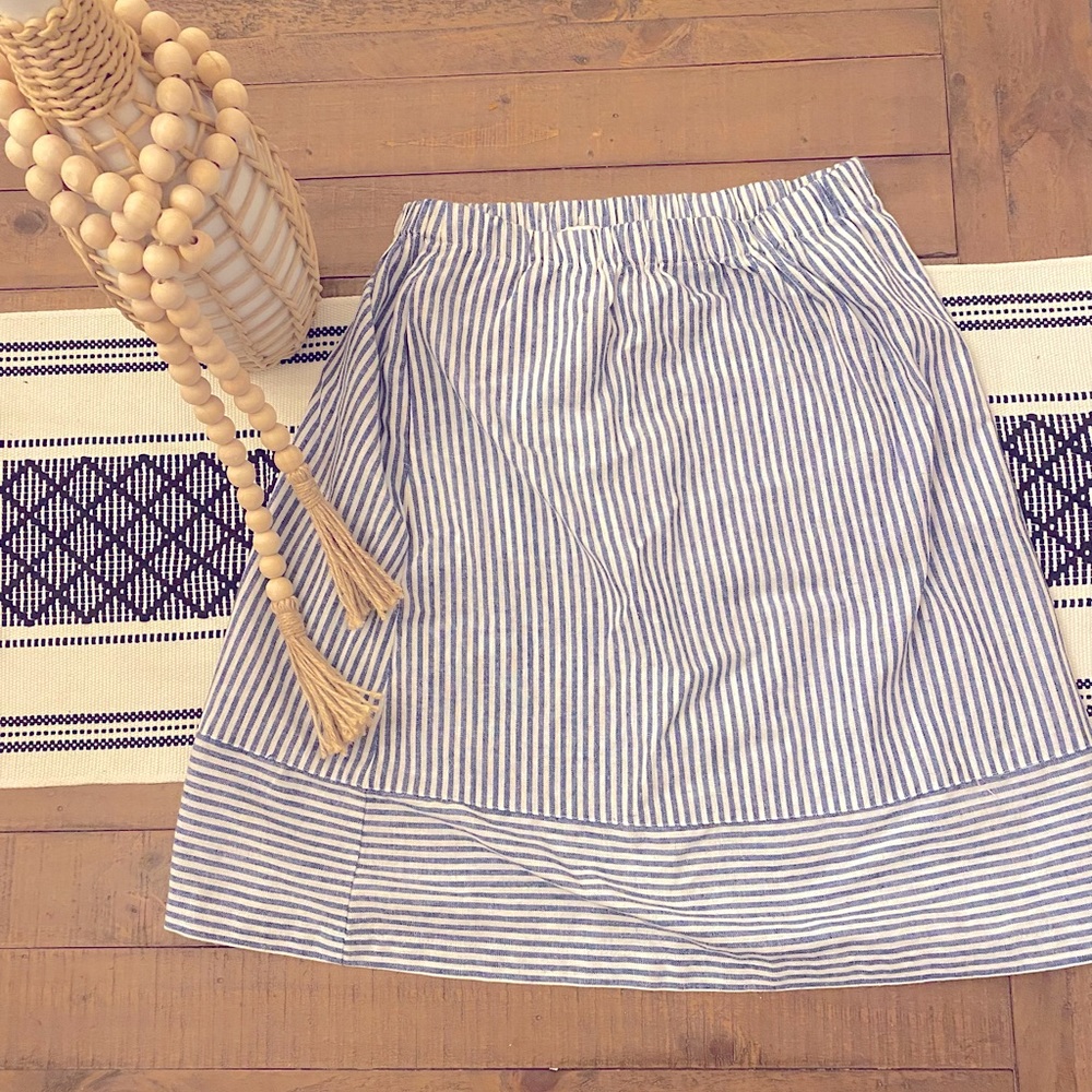 J Crew skirt w/ elastic band in light blue seersucker pattern